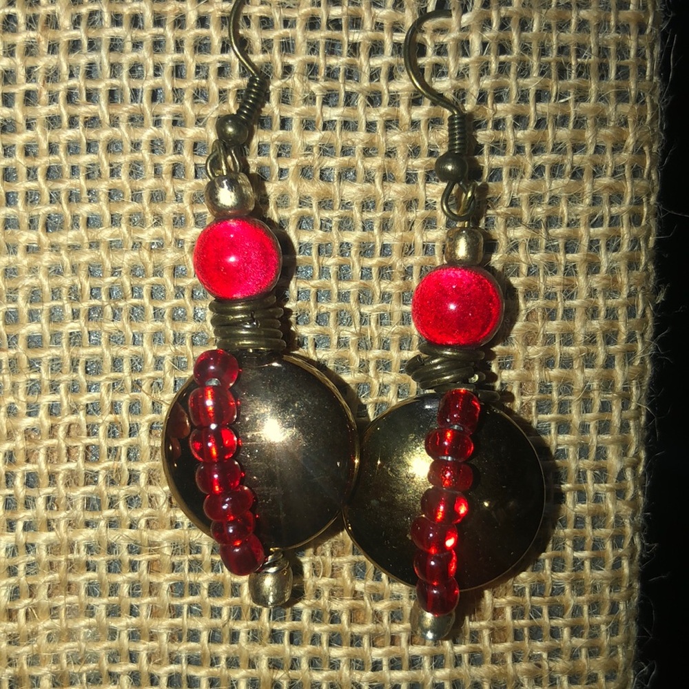 🛍Hand crafted Bronze and‎ red beaded earrings